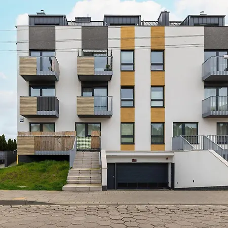 Stylish With Balcony And Garage In By Renters Apartment
