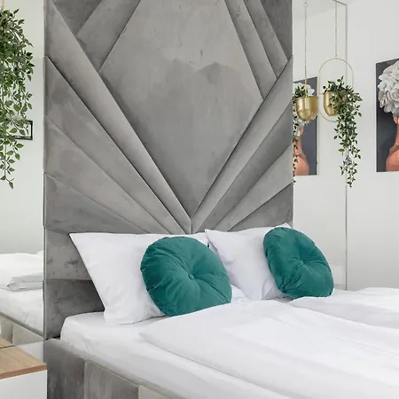 Apartment Stylish With Balcony And Garage In By Renters *
