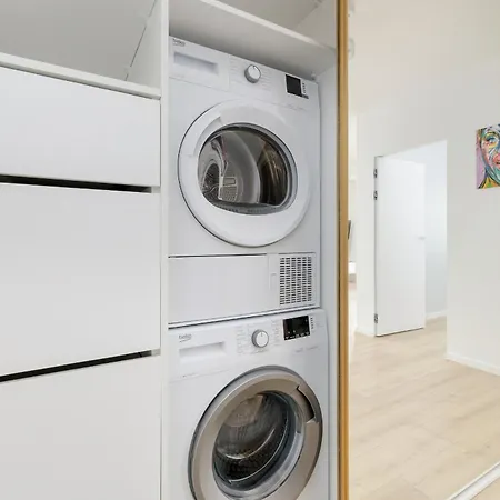 Stylish With Balcony And Garage In By Renters Apartment