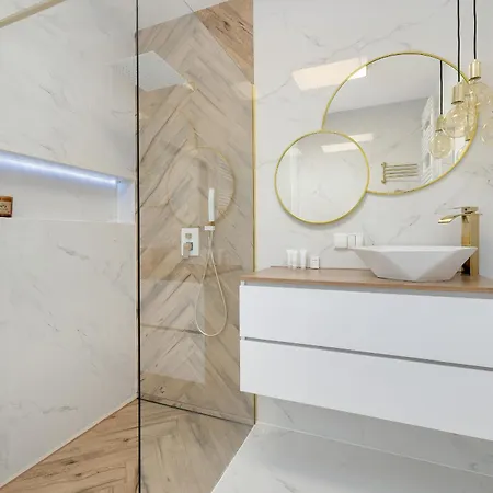 Stylish With Balcony And Garage In By Renters Apartment Swinemünde