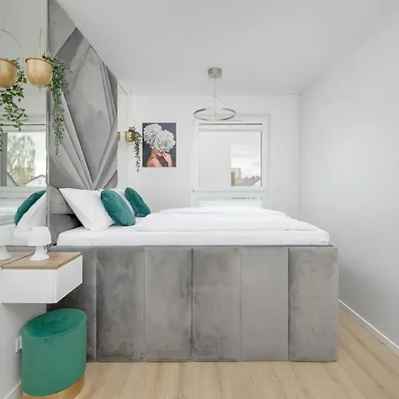 Stylish With Balcony And Garage In By Renters *