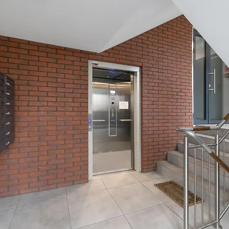Stylish With Balcony And Garage In By Renters Apartment
