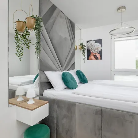 Apartment Stylish With Balcony And Garage In By Renters