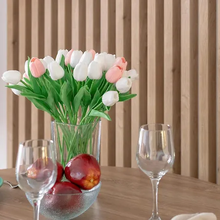 Stylish With Balcony And Garage In By Renters Apartment
